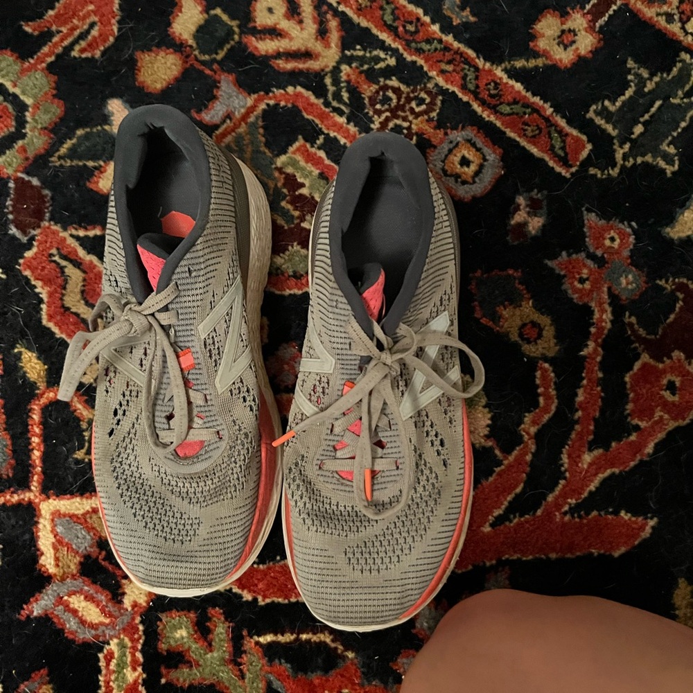 New balance tennis shoes